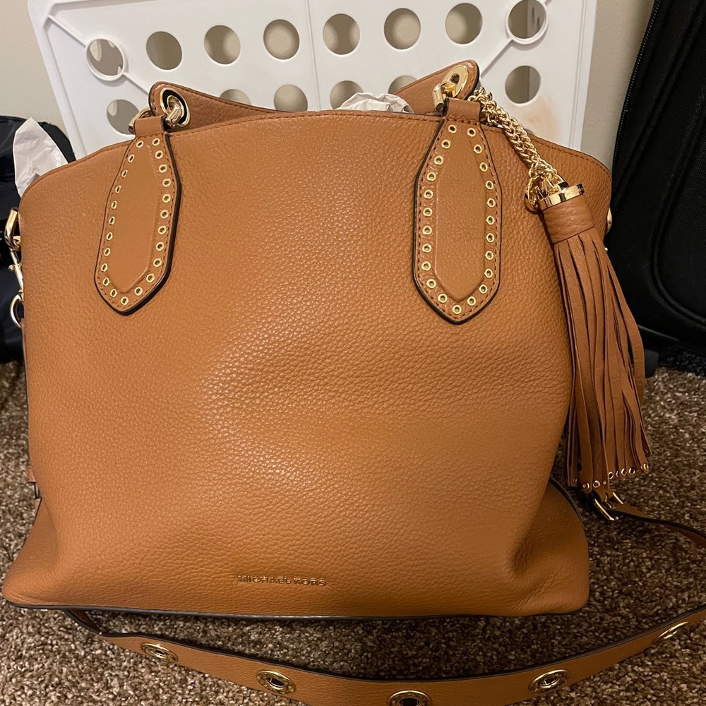 Michael Kors Large Tote Genuine Leather! Top handles and crossbody strap.